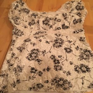 Short sleeved flower top